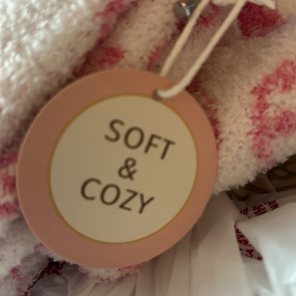 Dice Game Mellow & Mod Super Soft Knit Feather Yarn Throw White Pink 50x70 - Picture 4 of 4